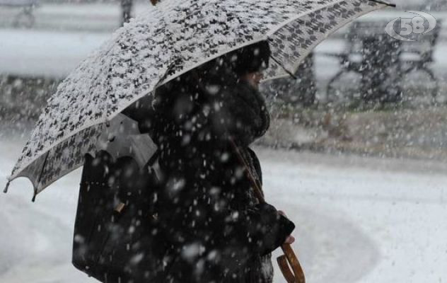 Maltempo, torna l'allerta meteo: neve sopra i 500 metri