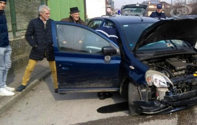 Rocambolesco inseguimento in città, fermata una donna