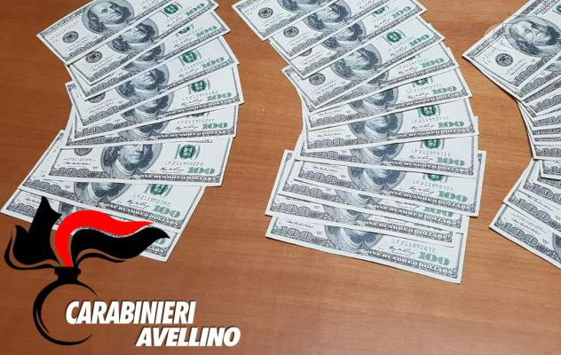 In banca con 3.500 dollari falsi, 30enne nei guai