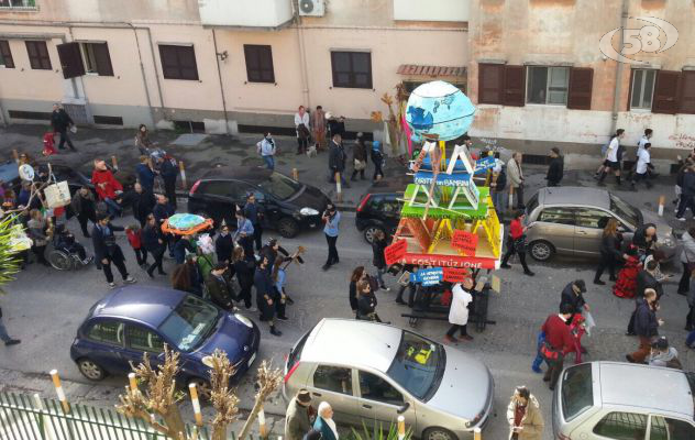 Scampia rinasce anche attraverso il Carnevale. De Magistris: ''Voglia di riscatto''