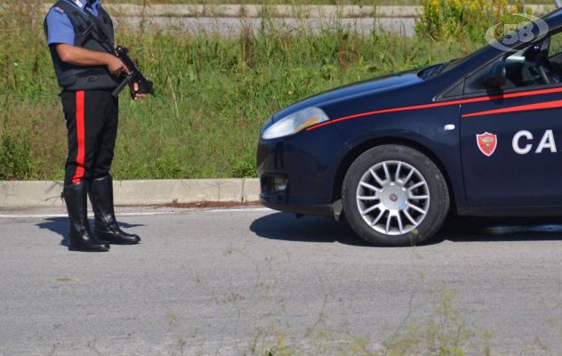 Tentano di rubare auto in centro: beccati dai Carabinieri