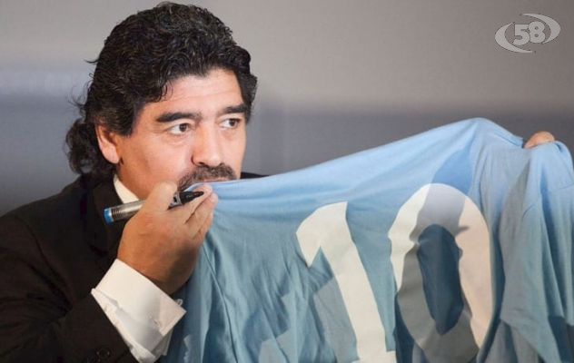 Maradona cittadino di Napoli: la storia, il mito