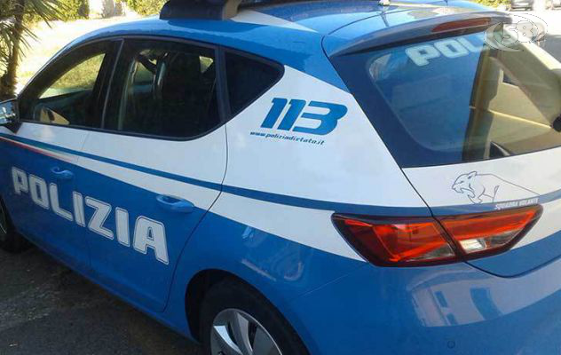 Pregiudicato ubriaco si scaglia contro i poliziotti