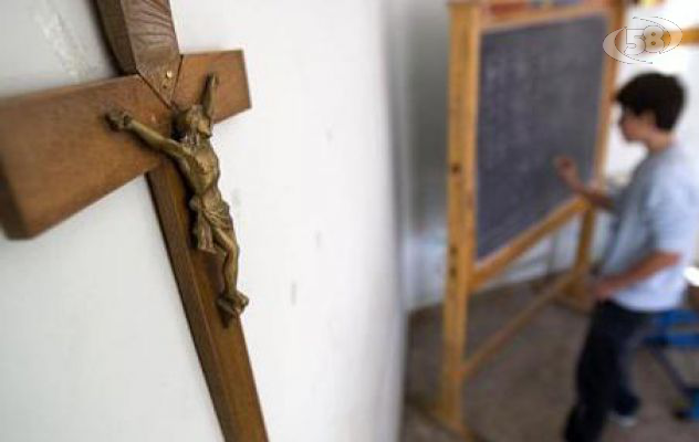 Talebani di casa nostra, il consigliere Maisto vuole il crocifisso in tutti gli uffici....a spese della Regione