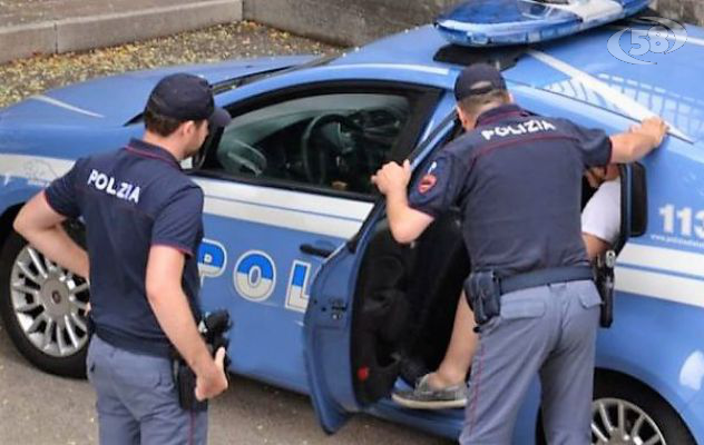 Picchiata, perseguitata e minacciata: ex compagno in manette