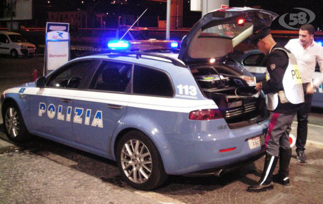 Senza patente tenta di fuggire ad un controllo della Polizia: inseguimento rocambolesco