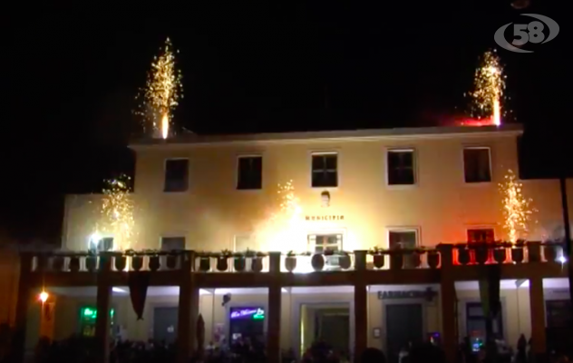Sante Spine, la storia rivive con lo spettacolare incendio del campanile /VIDEO