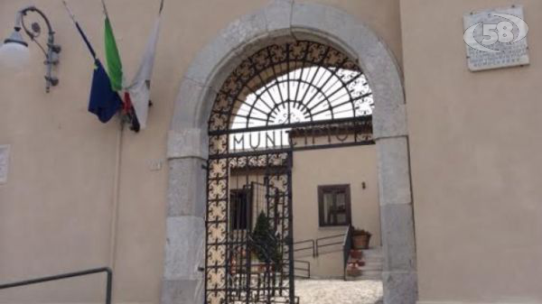 Elettrodotto, raccolta firme a Montefusco, il sindaco Santangelo: “Posizione unitaria del territorio”