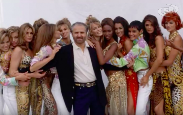 Tutte in passerella per ricordare il grande Versace /VIDEO