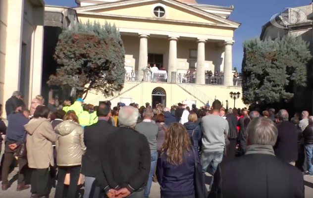 Commemorazione dei defunti, folla al cimitero di Avellino /VIDEO