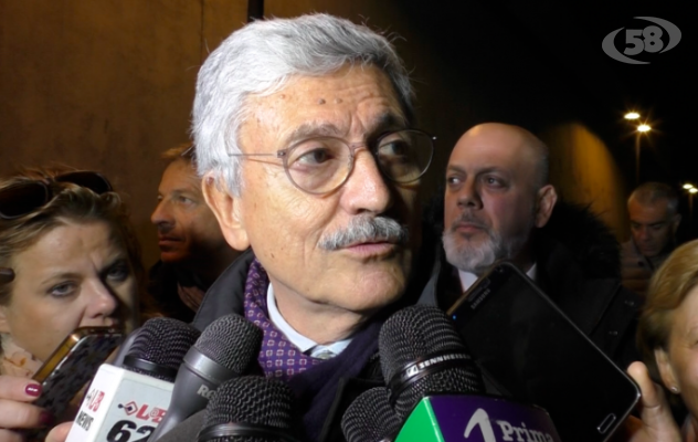 D'Alema ironico: ''Renzi dice ha il 40%, non ha bisogno di noi''