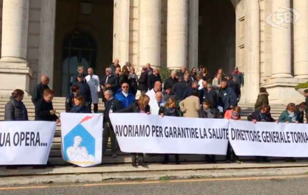 Cardarelli, direttore ai domiciliare: la solidarietà dei dipendenti /VIDEO