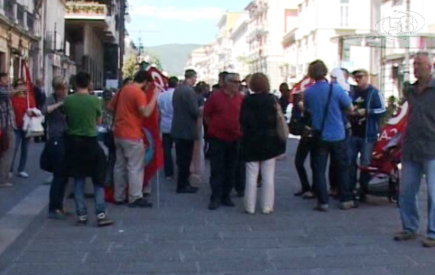 Se questi vi sembran precari. Scarseggiano i ''flessibili'' al sit-in della Cgil