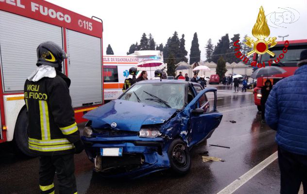 Grotta, scontro tra autocisterna e auto: due in ospedale