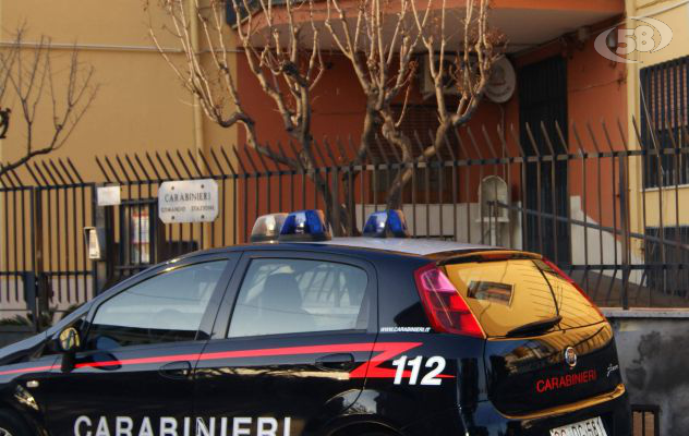 Danneggiamento e minacce di morte per sapere dove'è la sua ex: arrestato