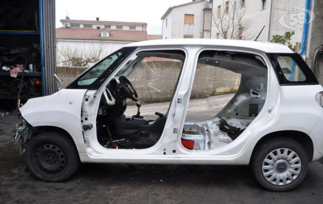 Auto rubata ritrovata in un'autodemolizione di Sant'Agata de' Goti 