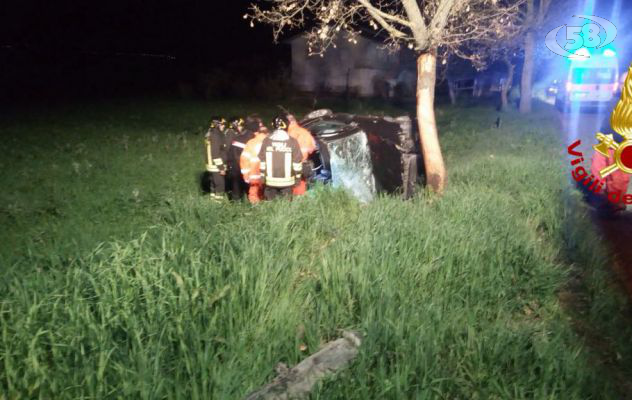 Auto contro albero, muore 18enne di Sturno