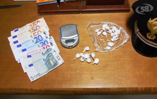 Solofra, beccato e arrestato pusher con 25 dosi di cocaina