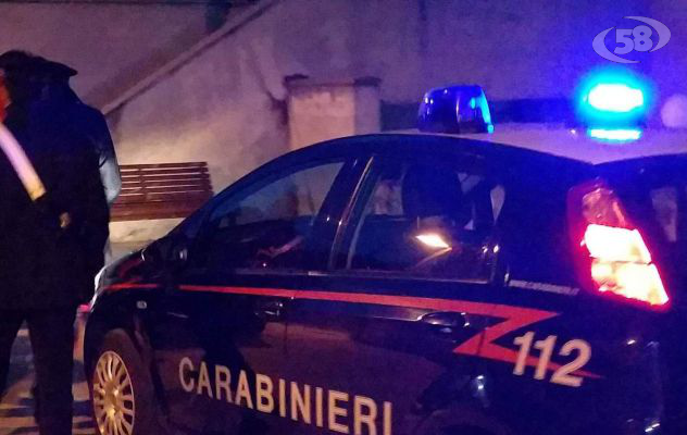 Grotta, tenta di strozzare la moglie davanti ai figli: arrestato