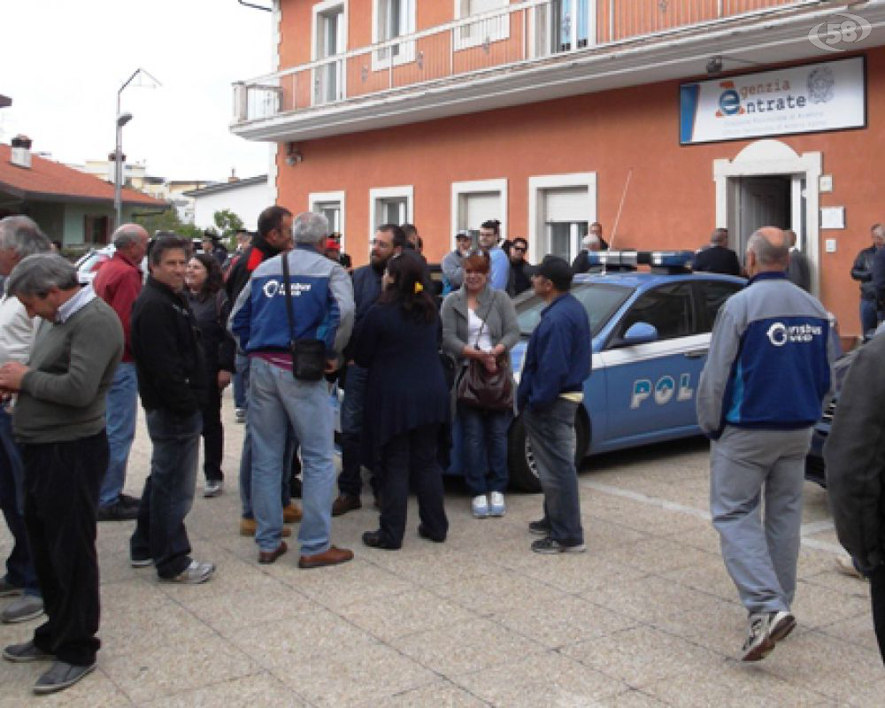 Occupazione Agenzia delle Entrate