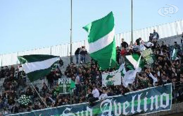 La curva Sud di Avellino si stringe intorno alle popolazioni colpite dal terremoto