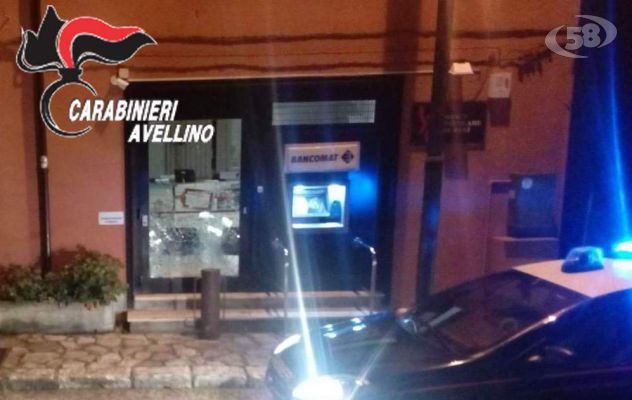 Tentano colpo al bancomat, messi in fuga dai Carabinieri