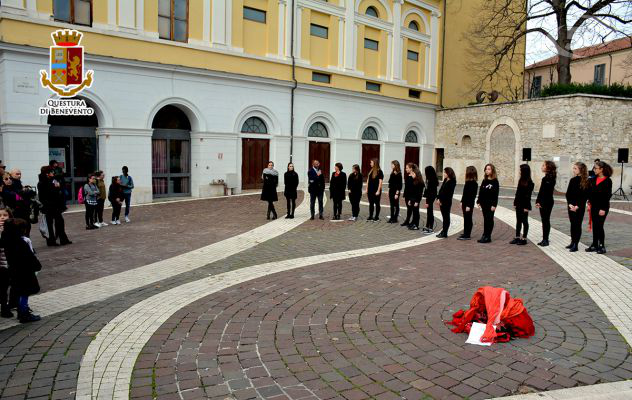 Questo non è amore, Bellassai: "Denunciate, solo così potete vincere"/L'INTERVISTA