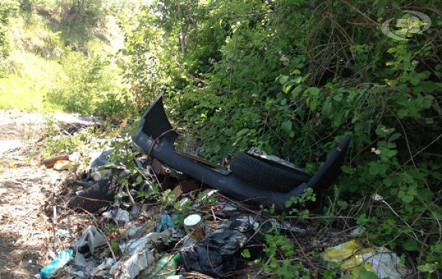 Carpignano, quella strada provinciale dove l'emergenza rifiuti non è mai finita/Ecco le immagini