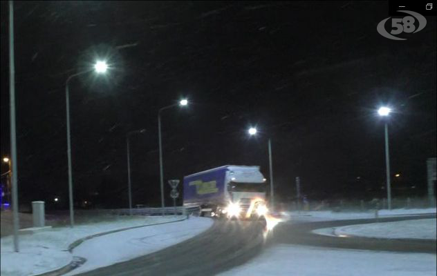 Stop ai mezzi pesanti sull'A16, Grotta assiste i camionisti