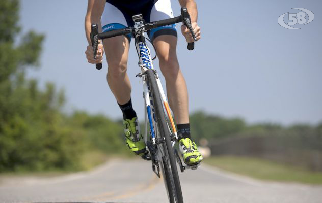 Ciclista di Ariano ferito sulla Statale 90: trasferito al Moscati