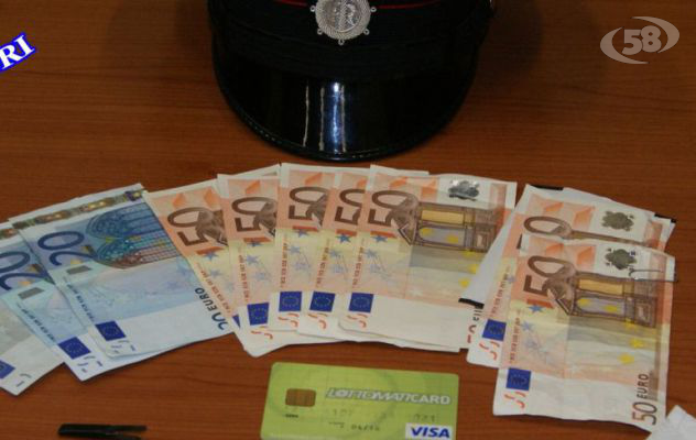 Avellino, altera lo sportello bancomat per truffare i clienti: 23enne in manette