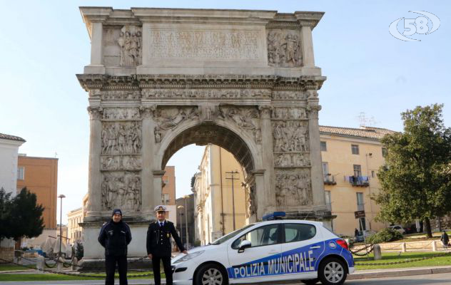 Auto in sosta vietata, oltre 70 multe. Bosco: "Da oggi sanzioni più salate"