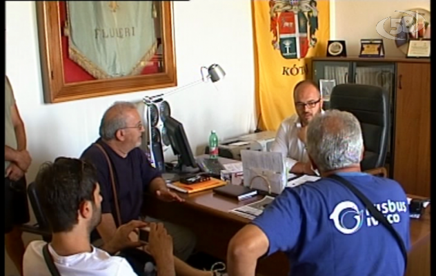 Irisbus, blitz degli operai: occupato il comune di Flumeri/VIDEO