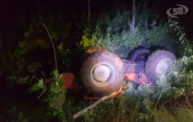 Tragedia nei campi, muore schiacciato dal trattore