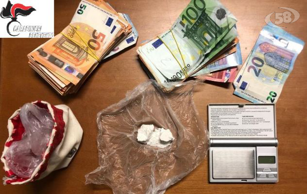 Droga nella stanza di un albergo, arrestato pusher 66enne