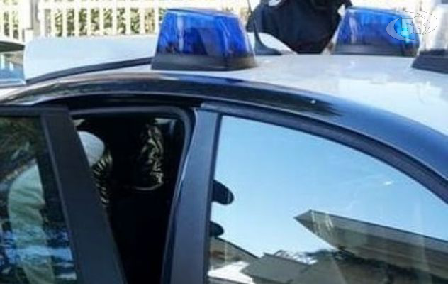 Picchia ed estorce 16mila euro ad un ragazzino: arrestato 20enne