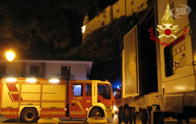 Marzano, a fuoco il gruppo elettrogeno delle luminarie 