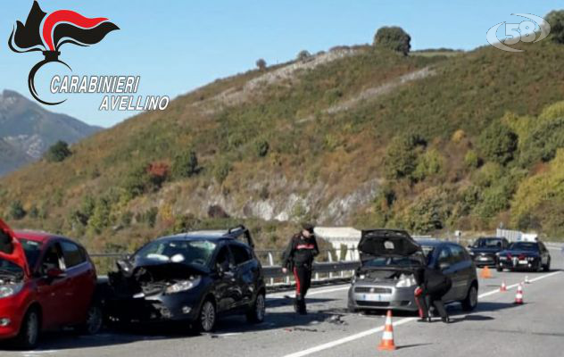 Si fermano per prestare soccorso, travolti e sbalzati giù dal ponte: due morti sull'Ofantina