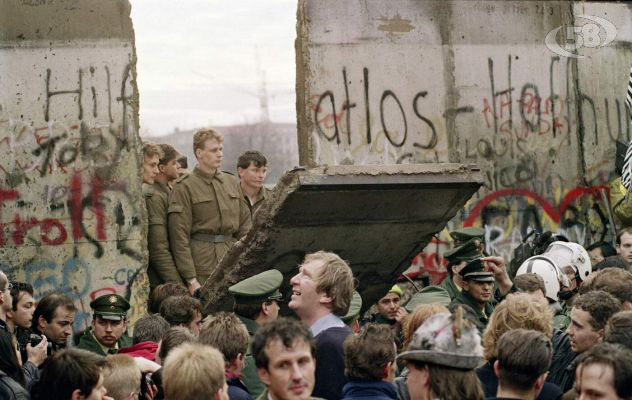 Berlino 9/11/89. La notte che cadde il Muro: 28 anni in gabbia