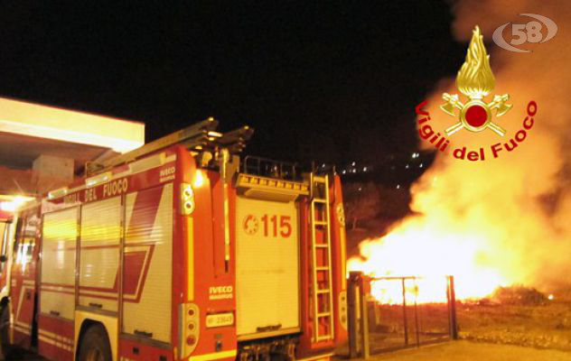 Serra di Pratola, intervento dei Pompieri per l'incendio di un chiosco