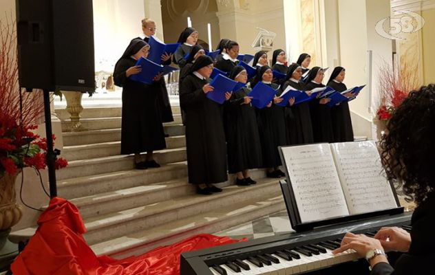 Ariano, il coro delle suore incanta la cattedrale /VIDEO
