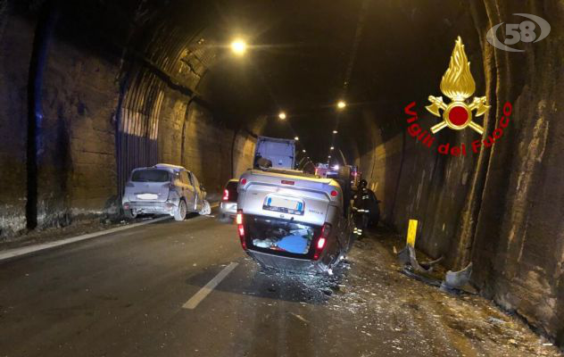 Incidente nella galleria di Solofra: due feriti, traffico in tilt