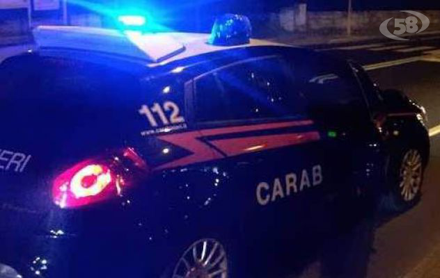 In giro con coltello e attrezzi da scasso: denunciato