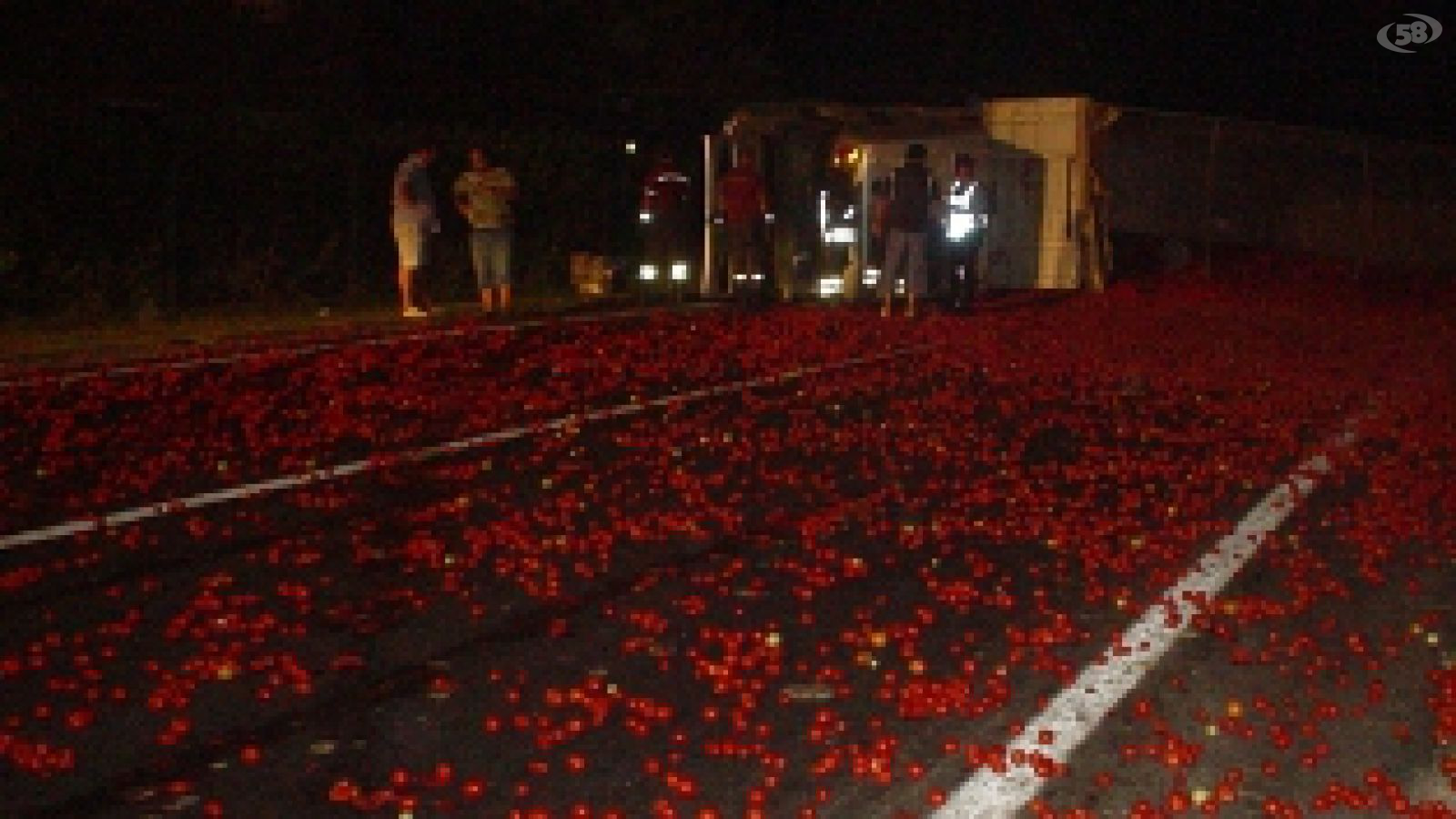 tir pomodori ribaltato (videocomunicazione)