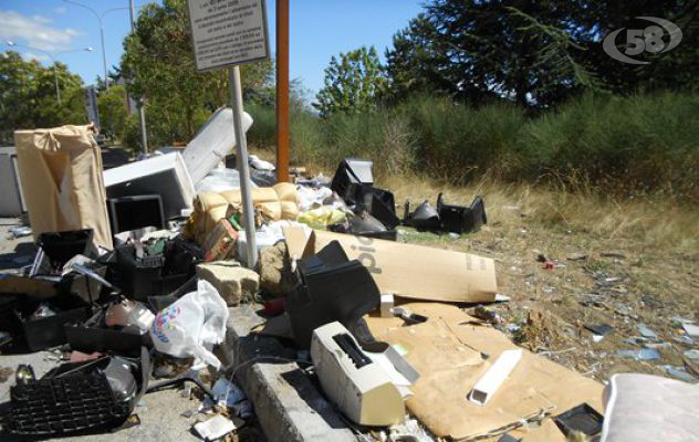 Mini discarica a cielo aperto sulla panoramica, blitz della Polizia sul Tricolle. Operazione anche a Camporeale per smaltimento di rifiuti illeciti