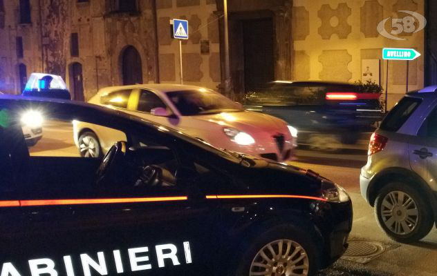 In giro con un coltello, all’alt tenta la fuga: trentenne denunciato dai Carabinieri