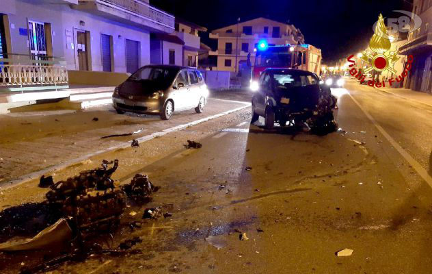 Sbanda e finisce contro un cancello, tragedia sfiorata a Mirabella