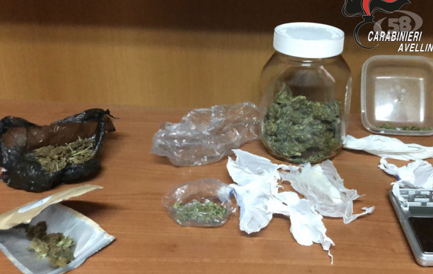 Sorpreso in possesso di hashish e marijuana: 19enne arrestato