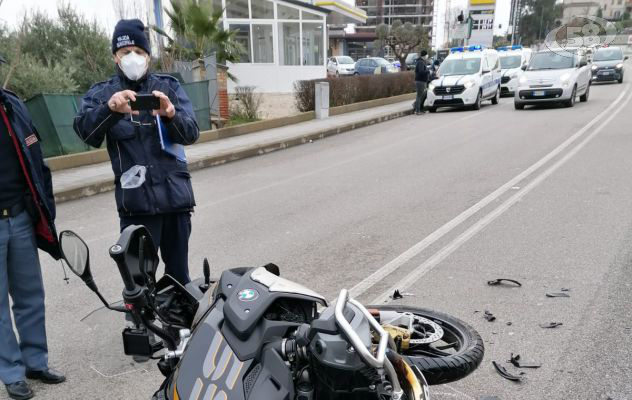 Scontro tra auto e moto: centauro trasportato in ospedale