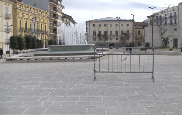 Transenne e aree delimitate, Avellino chiude parchi e piazze